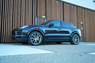 PORSCHE CAYENNE COUPÉ E-HYBRID PLATINUM EDITION l 462 PS
