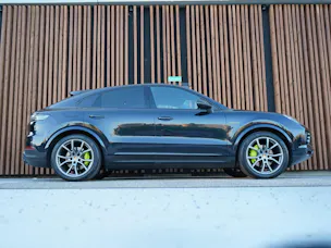 PORSCHE CAYENNE COUPÉ E-HYBRID PLATINUM EDITION l 462 PS