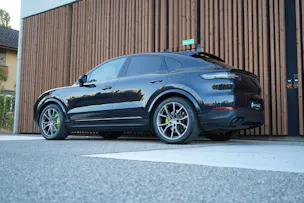 PORSCHE CAYENNE COUPÉ E-HYBRID PLATINUM EDITION l 462 PS