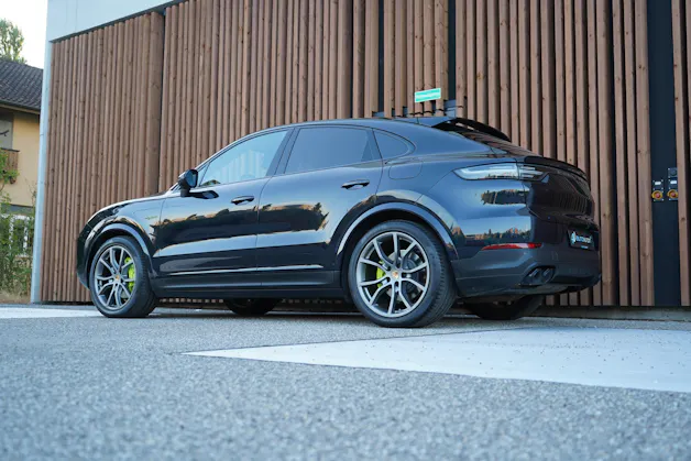 PORSCHE CAYENNE COUPÉ E-HYBRID PLATINUM EDITION l 462 PS