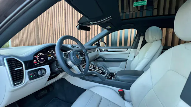 PORSCHE CAYENNE COUPÉ E-HYBRID PLATINUM EDITION l 462 PS