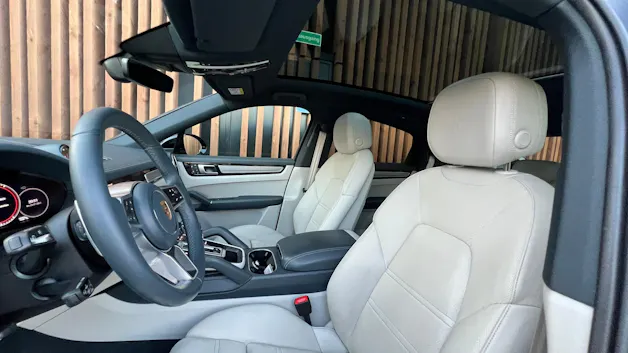 PORSCHE CAYENNE COUPÉ E-HYBRID PLATINUM EDITION l 462 PS