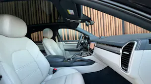 PORSCHE CAYENNE COUPÉ E-HYBRID PLATINUM EDITION l 462 PS