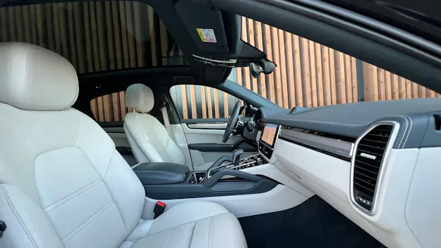 PORSCHE CAYENNE COUPÉ E-HYBRID PLATINUM EDITION l 462 PS