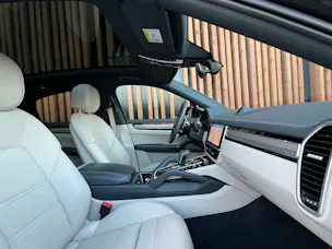 PORSCHE CAYENNE COUPÉ E-HYBRID PLATINUM EDITION l 462 PS