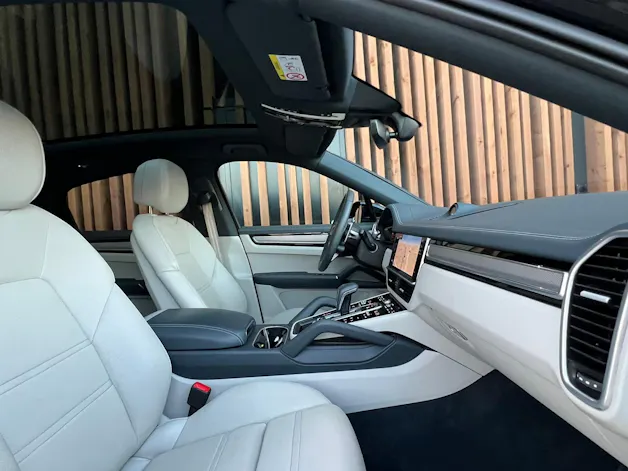 PORSCHE CAYENNE COUPÉ E-HYBRID PLATINUM EDITION l 462 PS