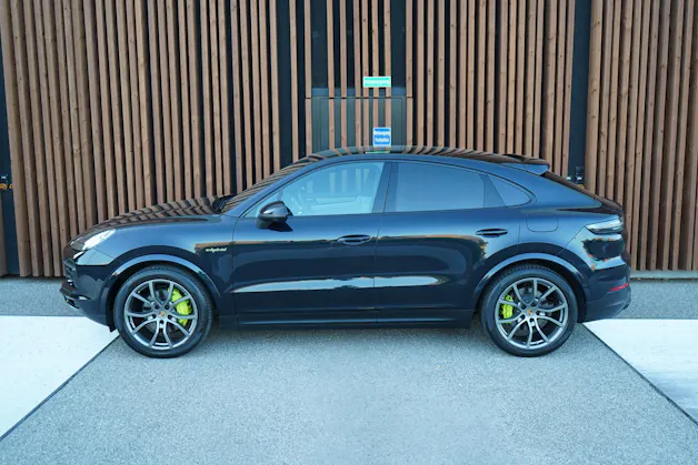 PORSCHE CAYENNE COUPÉ E-HYBRID PLATINUM EDITION l 462 PS