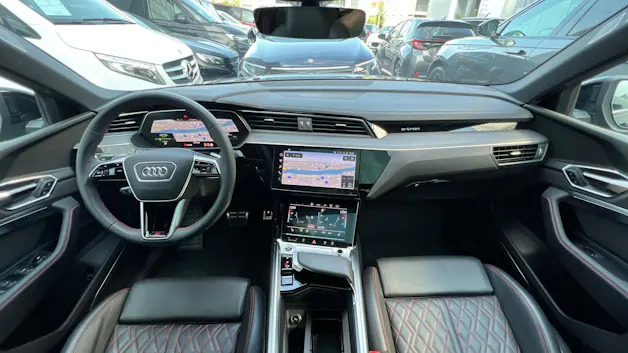 AUDI Q8 SPORTBACK 55 E-TRON BLACK EDITION QUATTRO l 408 PS
