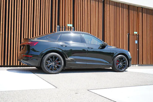 AUDI Q8 SPORTBACK 55 E-TRON BLACK EDITION QUATTRO l 408 PS