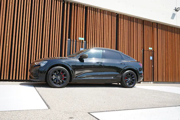 AUDI Q8 SPORTBACK 55 E-TRON BLACK EDITION QUATTRO l 408 PS