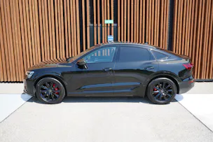 AUDI Q8 SPORTBACK 55 E-TRON BLACK EDITION QUATTRO l 408 PS