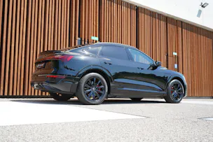 AUDI Q8 SPORTBACK 55 E-TRON BLACK EDITION QUATTRO l 408 PS