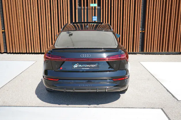 AUDI Q8 SPORTBACK 55 E-TRON BLACK EDITION QUATTRO l 408 PS
