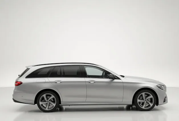 MERCEDES-BENZ E 220 d Swiss Star AMG Line 4Matic 9G-Tronic