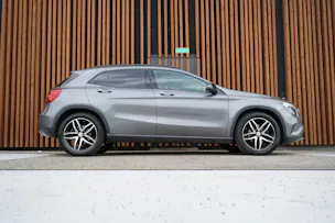 MERCEDES-BENZ GLA 200 NIGHT STAR 7G-DCT l 156 PS