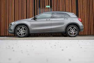 MERCEDES-BENZ GLA 200 NIGHT STAR 7G-DCT l 156 PS