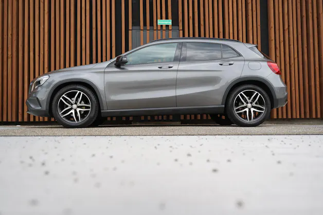 MERCEDES-BENZ GLA 200 NIGHT STAR 7G-DCT l 156 PS