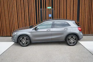 MERCEDES-BENZ GLA 200 NIGHT STAR 7G-DCT l 156 PS