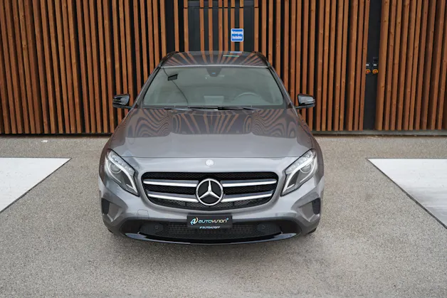 MERCEDES-BENZ GLA 200 NIGHT STAR 7G-DCT l 156 PS