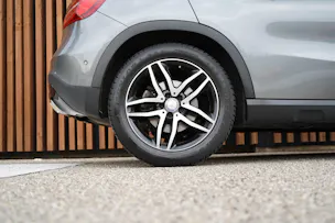 MERCEDES-BENZ GLA 200 NIGHT STAR 7G-DCT l 156 PS