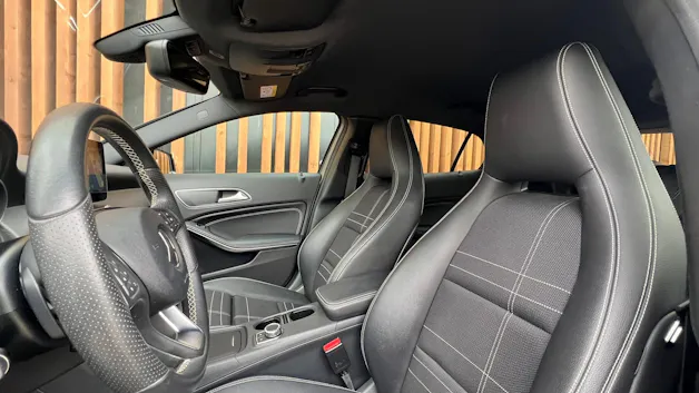 MERCEDES-BENZ GLA 200 NIGHT STAR 7G-DCT l 156 PS