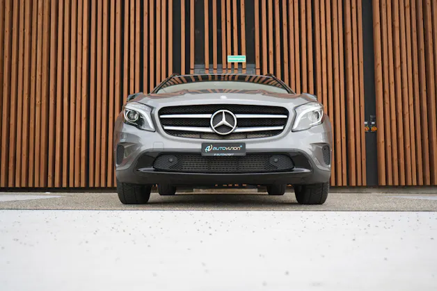 MERCEDES-BENZ GLA 200 NIGHT STAR 7G-DCT l 156 PS