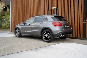 MERCEDES-BENZ GLA 200 NIGHT STAR 7G-DCT l 156 PS