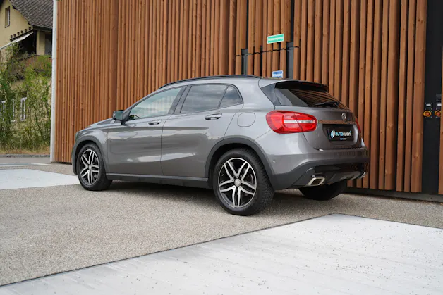 MERCEDES-BENZ GLA 200 NIGHT STAR 7G-DCT l 156 PS