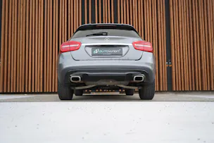 MERCEDES-BENZ GLA 200 NIGHT STAR 7G-DCT l 156 PS