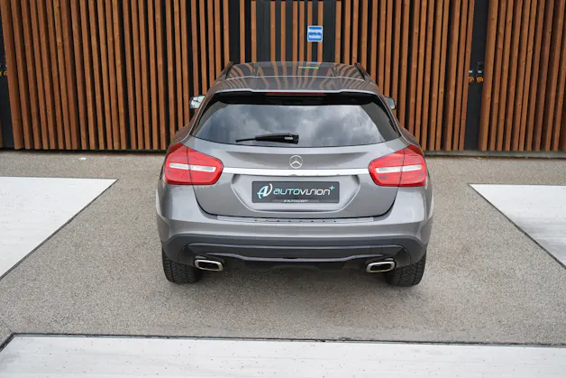 MERCEDES-BENZ GLA 200 NIGHT STAR 7G-DCT l 156 PS