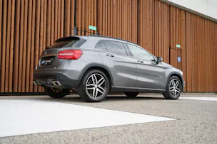 MERCEDES-BENZ GLA 200 NIGHT STAR 7G-DCT l 156 PS