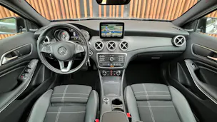 MERCEDES-BENZ GLA 200 NIGHT STAR 7G-DCT l 156 PS