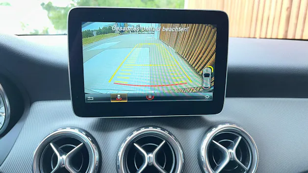 MERCEDES-BENZ GLA 200 NIGHT STAR 7G-DCT l 156 PS