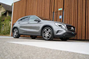 MERCEDES-BENZ GLA 200 NIGHT STAR 7G-DCT l 156 PS