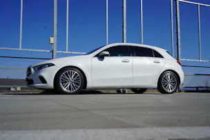 MERCEDES-BENZ A 180 PROGRESSIVE 7G-DCT l 136 PS
