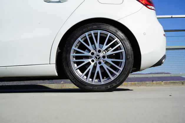 MERCEDES-BENZ A 180 PROGRESSIVE 7G-DCT l 136 PS