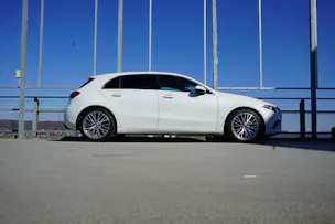 MERCEDES-BENZ A 180 PROGRESSIVE 7G-DCT l 136 PS