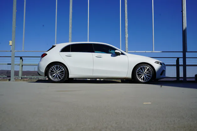 MERCEDES-BENZ A 180 PROGRESSIVE 7G-DCT l 136 PS