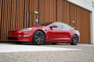 Tesla MODEL S 100 kWh PLAID BLACK l 1268 PS