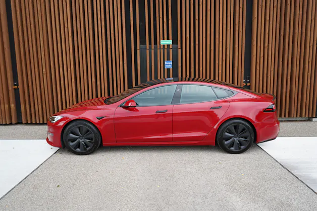 Tesla MODEL S 100 kWh PLAID BLACK l 1268 PS