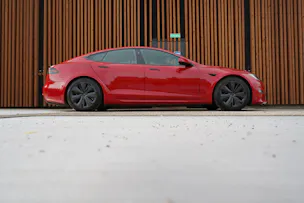 Tesla MODEL S 100 kWh PLAID BLACK l 1268 PS