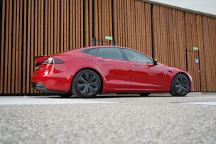 Tesla MODEL S 100 kWh PLAID BLACK l 1268 PS