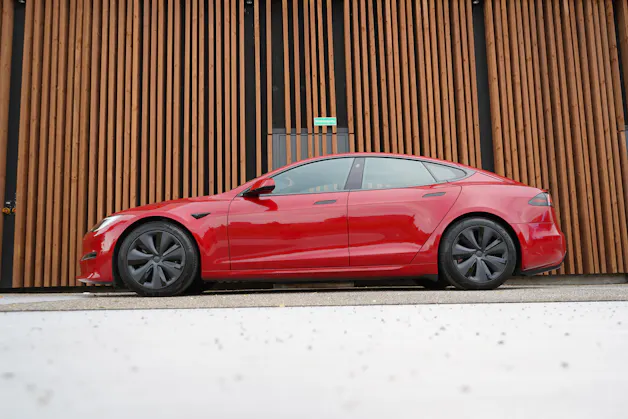 Tesla MODEL S 100 kWh PLAID BLACK l 1268 PS