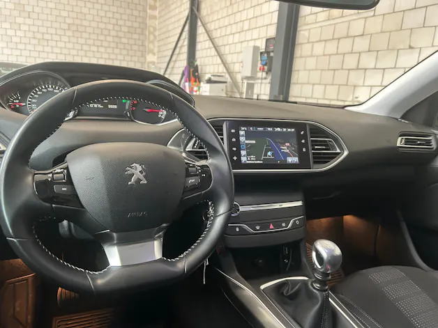 PEUGEOT 308 1.2 THP Allure