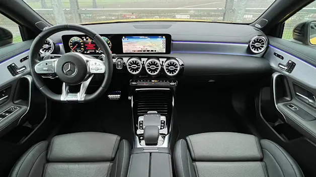 MERCEDES-BENZ A 35 AMG 4MATIC SPEEDSHIFT NIGHT AERODYNAMIK l 306 PS