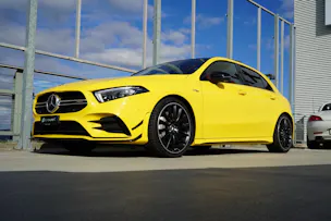 MERCEDES-BENZ A 35 AMG 4MATIC SPEEDSHIFT NIGHT AERODYNAMIK l 306 PS