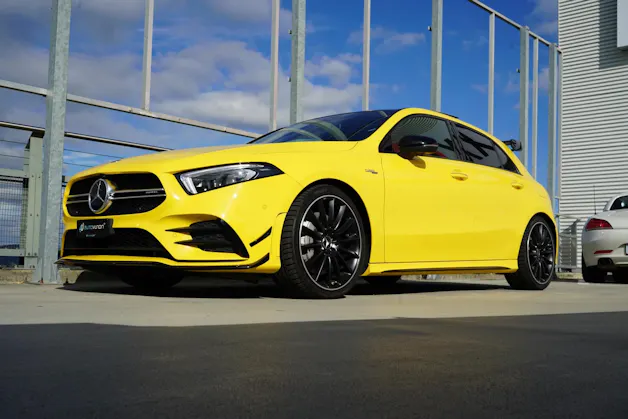 MERCEDES-BENZ A 35 AMG 4MATIC SPEEDSHIFT NIGHT AERODYNAMIK l 306 PS