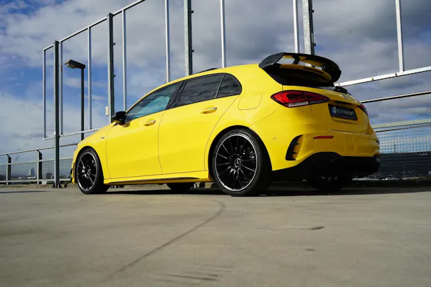 MERCEDES-BENZ A 35 AMG 4MATIC SPEEDSHIFT NIGHT AERODYNAMIK l 306 PS