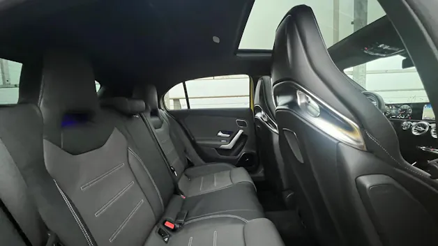MERCEDES-BENZ A 35 AMG 4MATIC SPEEDSHIFT NIGHT AERODYNAMIK l 306 PS