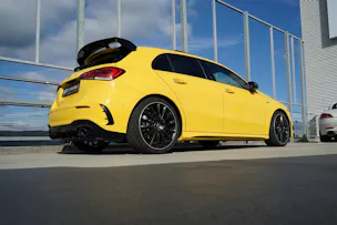 MERCEDES-BENZ A 35 AMG 4MATIC SPEEDSHIFT NIGHT AERODYNAMIK l 306 PS